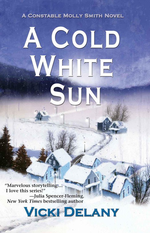 A Cold White Sun: A Constable Molly Smith Mystery (Constable Molly Smith Series)