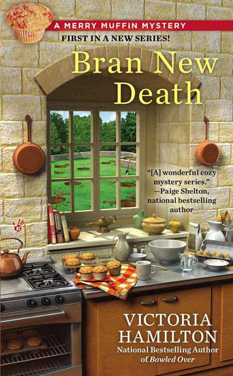 Bran New Death (A Merry Muffin Mystery) by Hamilton, Victoria