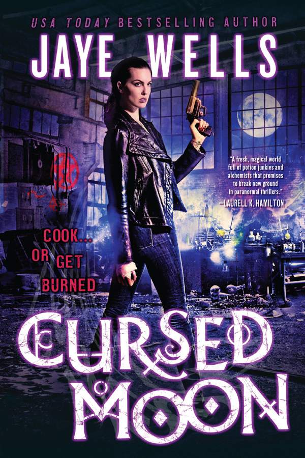 Cursed Moon (Prospero's War) by Jaye Wells