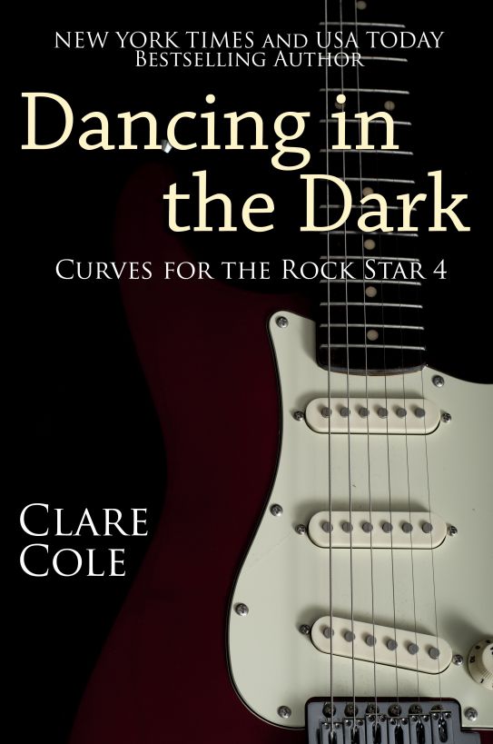 Dancing in the Dark (Curves for the Rock Star 4 - A BBW Rockstar Erotic Romance)