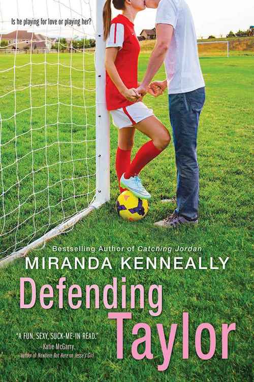 Defending Taylor (Hundred Oaks #7) by Miranda Kenneally