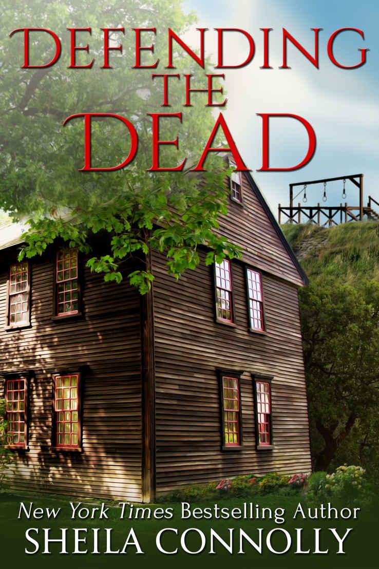 Defending the Dead (Relatively Dead Mysteries Book 3)