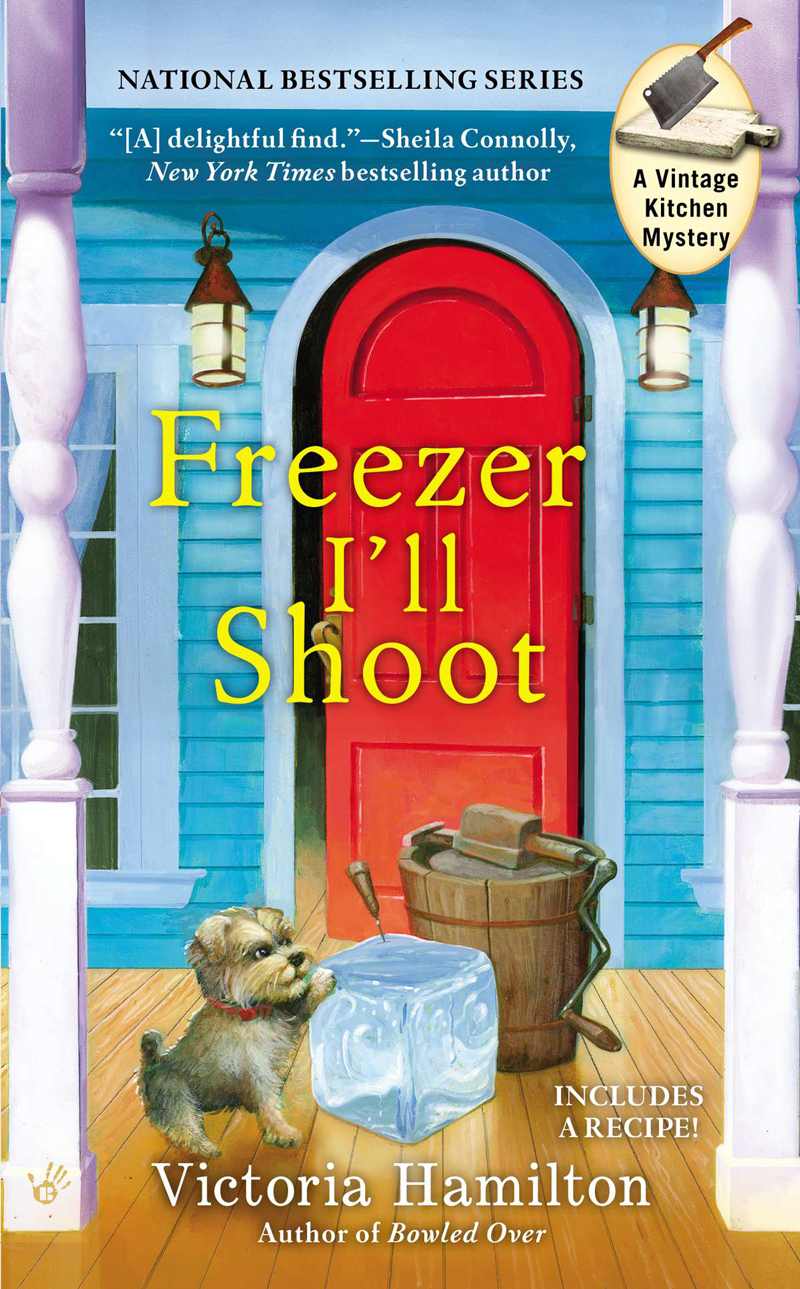 Freezer I'll Shoot (A Vintage Kitchen Mystery) by Hamilton, Victoria