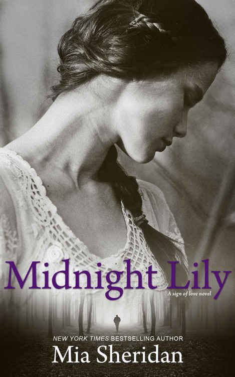 Midnight Lily (Signs of Love) by Mia Sheridan