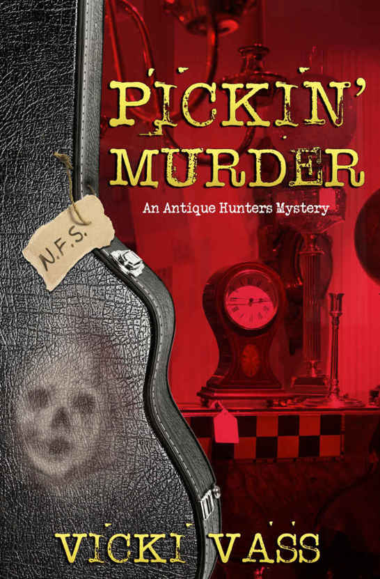 Pickin' Murder: An Antique Hunters Mystery by Vicki Vass