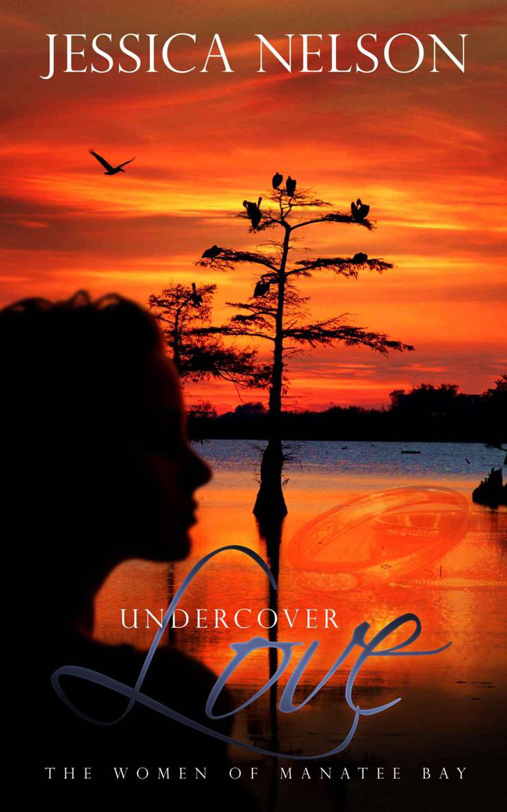 Undercover Love (The Women of Manatee Bay, Book 2)