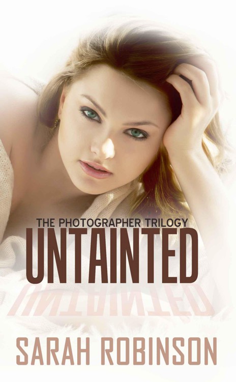 Untainted: (Crime Romance: The Photographer Trilogy #3) by Robinson, Sarah